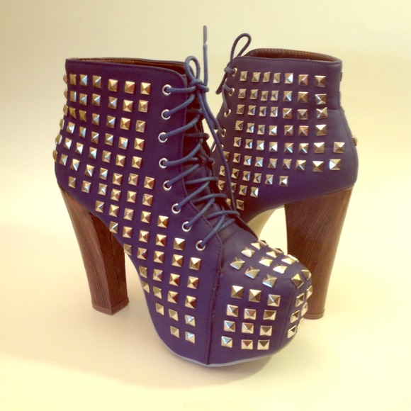 🎀Blue studded wood boots🎀