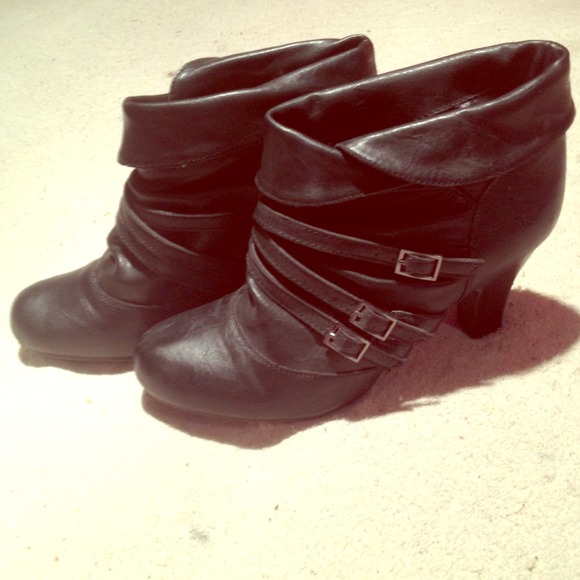 adorable black booties!
