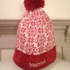 Marmot red snowflake beanie hat