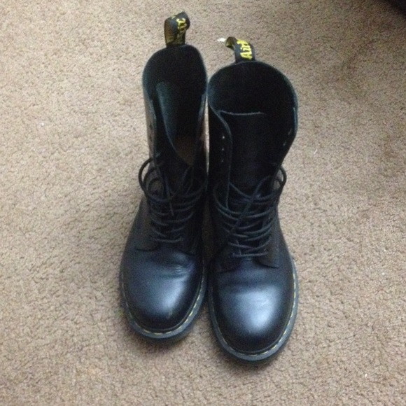 Dr Martens 10eye boots women's 10/mens 9