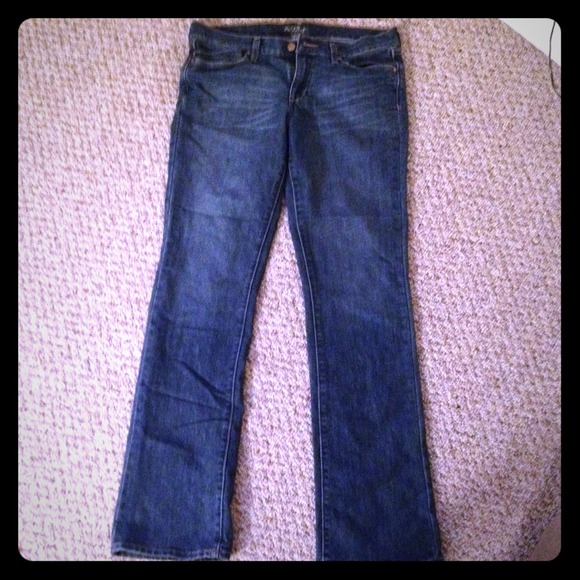 Sorta high-waisted jeans