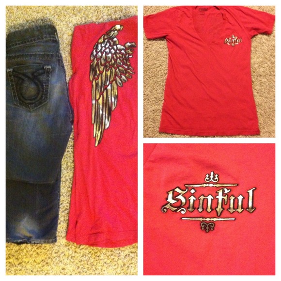 🚫sold locally🚫V neck Sinful angel wing top