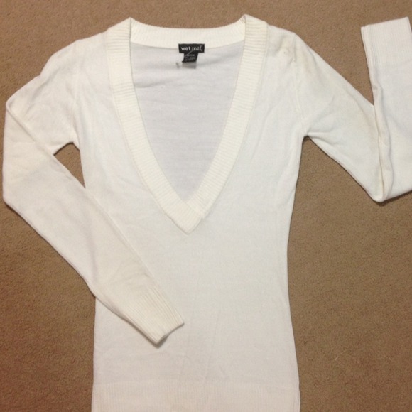 Wet seal sweater