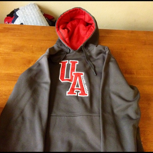 Under armor hoodie like new!!