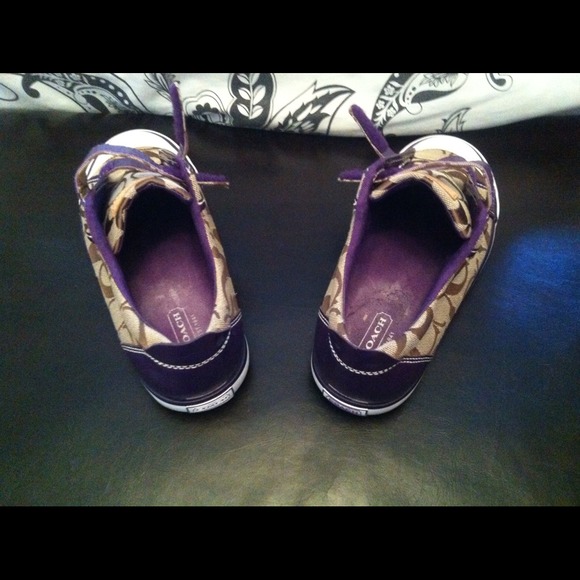 COACH - Picture 2 of 3