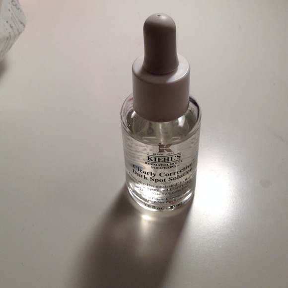 SOLD Kiehl's clearly corrective dark spot solution