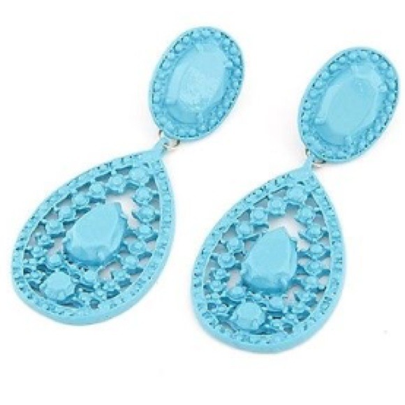 Tear drop bauble earring