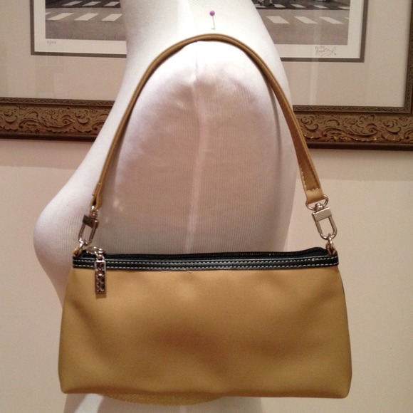 💖🌟REDUCED🌟💖Max New York Tan clutch - Picture 2 of 3