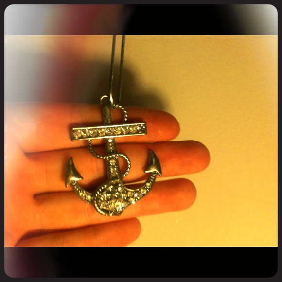 Silver anchor necklace
