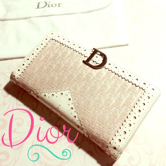 ❌SOLD❌on a diff site. 💯Authentic Dior