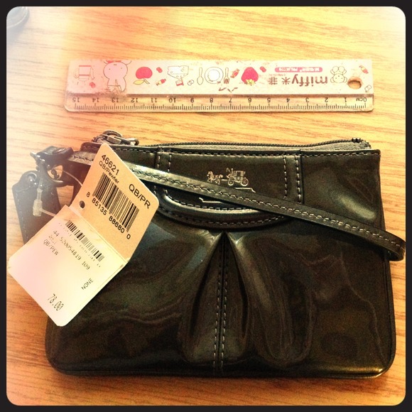 THIS WRISTLET IS NEW WITH TAGS!! - Picture 1 of 4