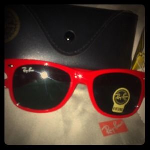 ❗️SOLD‼️ lowered price Classic Ray Bans 2140 (50)