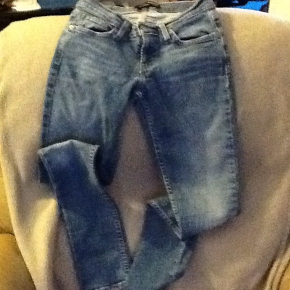 Size 5 med levis skinny legs in great shape. SOLD