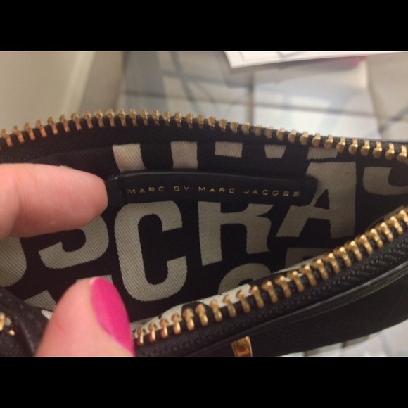 🔥SOLD💥💥💥💥 Jacob coin purse- black & gold - Picture 3 of 3