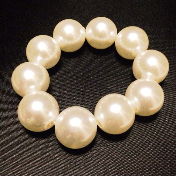 Chunky Pearl Bracelet