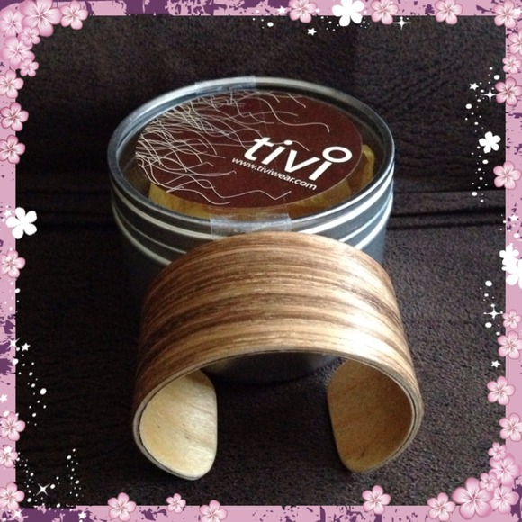 Tivi Wear wooden bracelet