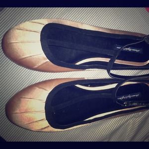 🎄New American Eagle pink tstrap shoes 11