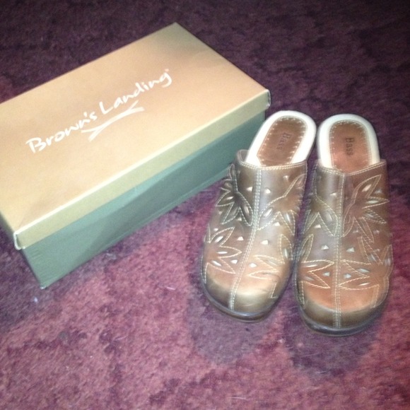 SOLD Bass shoes worn twice size 10.5 W