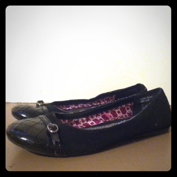 Black flats!