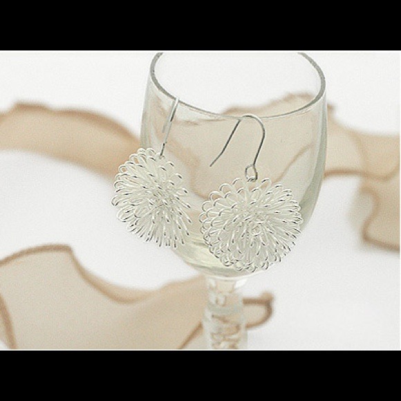 Jewelry - Beauty Mix Match Dandelion Shape Silver Ball ear