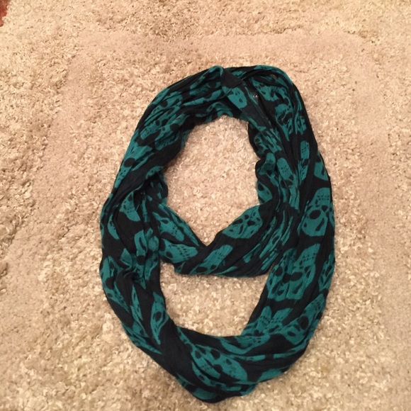 Skull infinity scarf-teal & black - Picture 4 of 4