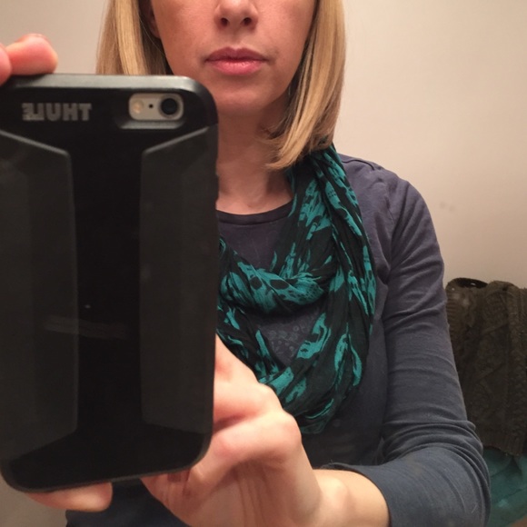 Skull infinity scarf-teal & black - Picture 3 of 4