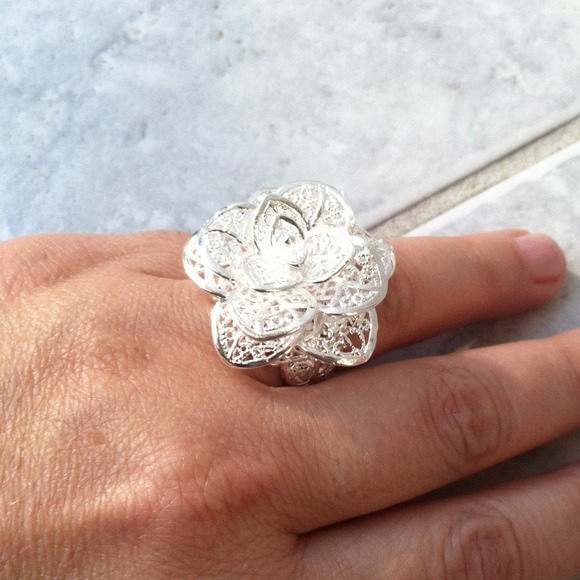 Flower silver adjustable ring lots of detail