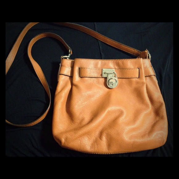 Price Firm Authentic Michael Kors Crossbody Bag