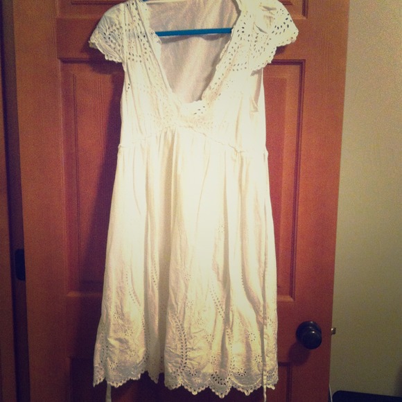 WHITE BCBG DRESS