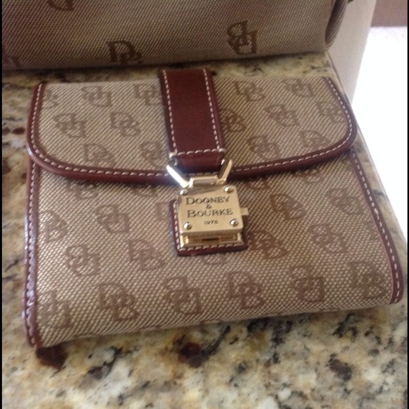 SOLD- Dooney & Bourke Drawstring Bag & Wallet. - Picture 3 of 3