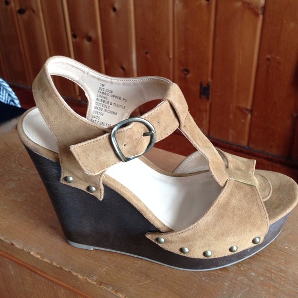 Brown fabric platform sandals