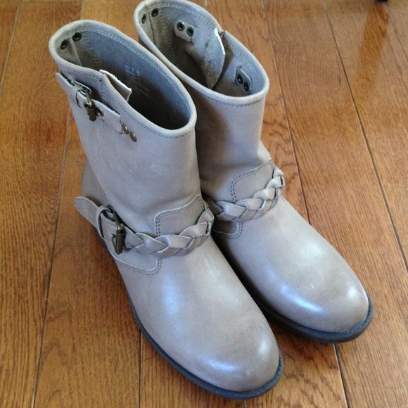 Boots!👢 - Picture 4 of 4