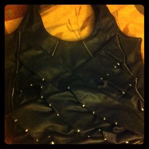 BCBG hand bag. Super cute/comfy and very roomy!