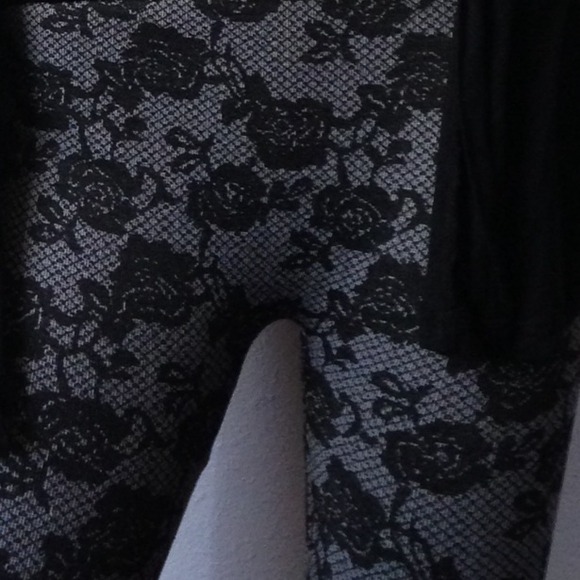 Rose print leggings perfect for fall n winter!