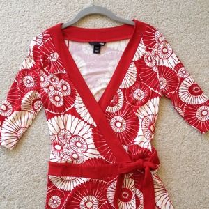 Wrap dress in bold red pattern