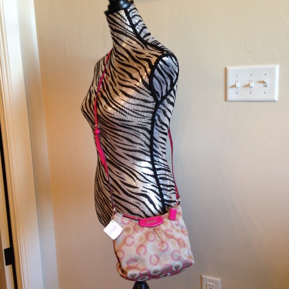 NEW Authentic Coach Ashley Swingpack - Picture 2 of 4