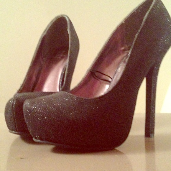 Glitter pumps
