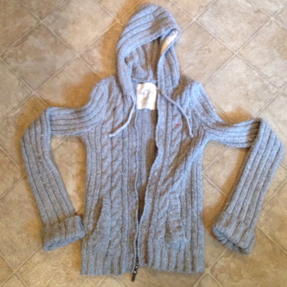 ❌SOLD❌Hollister sweater