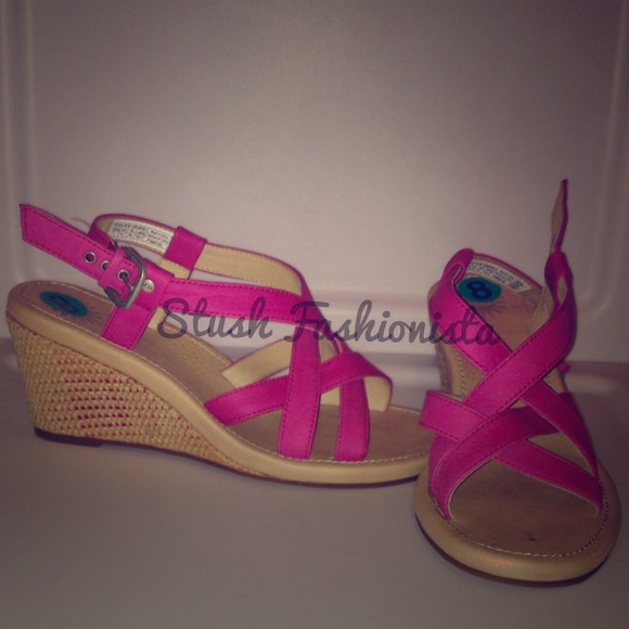 UGG Gaiana Pink Wedge Sandals