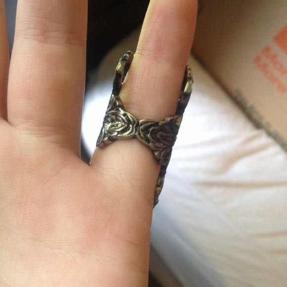 Ring. - Picture 2 of 2