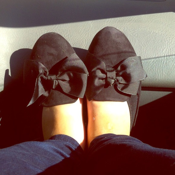 Vera Wang black flats