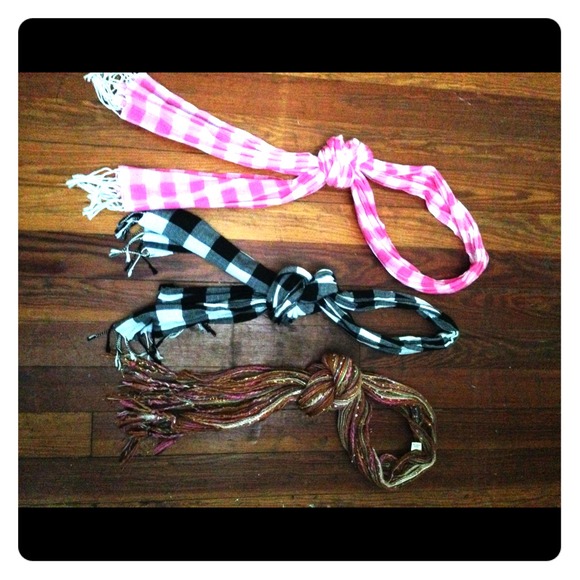 Three cute scarves !