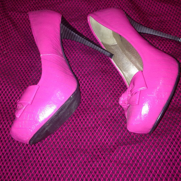 Pink qupid heels - Picture 2 of 4