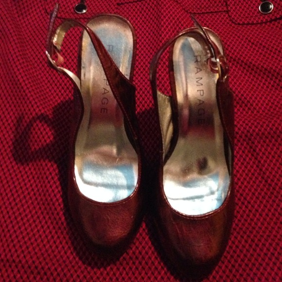 Maroon heels!