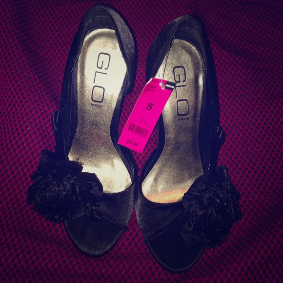 Shoes - Dressy black heels