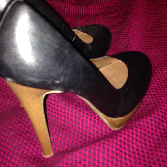 Black wood heels! - Picture 3 of 3