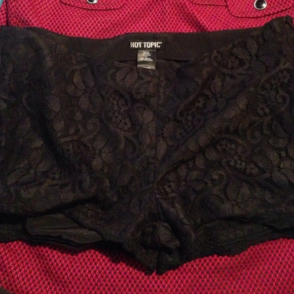 Lace lack shorts
