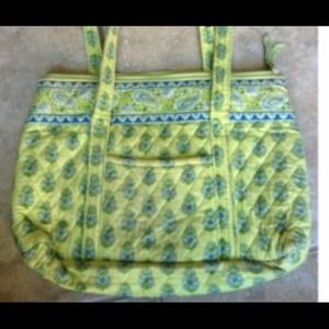 Small Vera Bradley purse with zipper