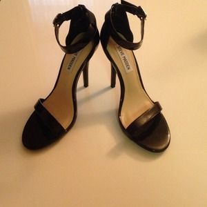 Steve Madden Black Patent Reallove Sandals