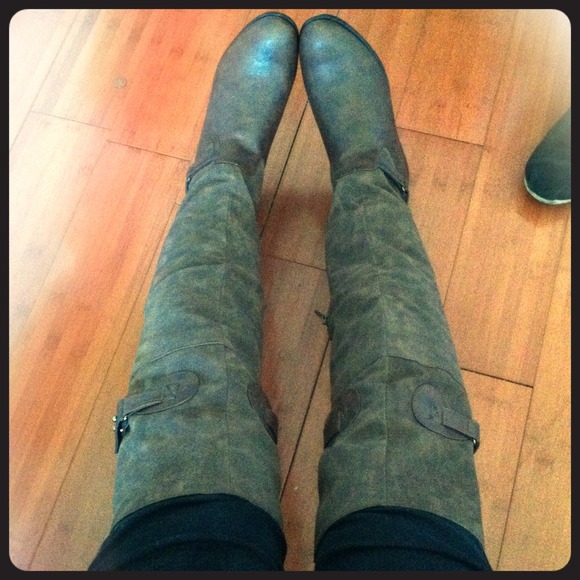 Over the knee, brown leather/suede boots w/ strap